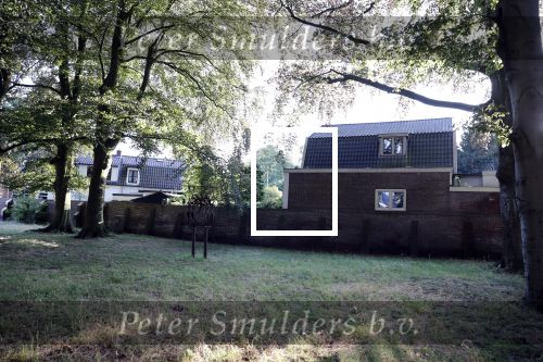Hilversum 29 juni 2018
Mabel Wisse Smit heeft voor haar moeder een huis gekocht naast de begraafplaats in Hilversum.