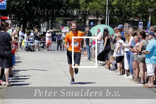 Amsterdam 1 juli 2018
Edwin Evers Run bij het science park met vele bners. Reinder Nummerdoor en Manon Flier