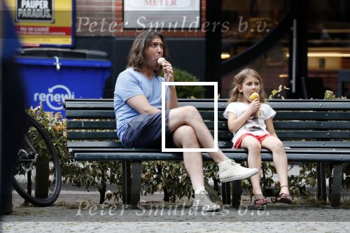 Amsterdam 18 juli 2018
Rob v d Wouw eet met zijn dochter een ijsje