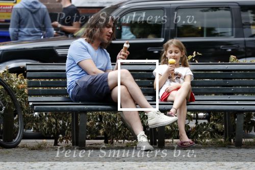 Amsterdam 18 juli 2018
Rob v d Wouw eet met zijn dochter een ijsje