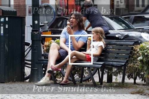 Amsterdam 18 juli 2018
Rob v d Wouw eet met zijn dochter een ijsje
