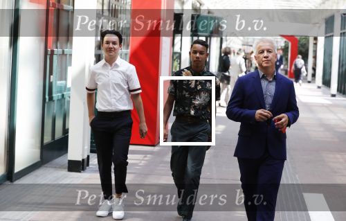 Amsterdam 12 juli 2018
Femke Halsema wordt thuis opgehaald en naar de stopera gebracht waar ze geinstalleerd wordt tot Burgemeester van Amsterdam. De man van Femke Robert Oey met hun zoon en een vriendje