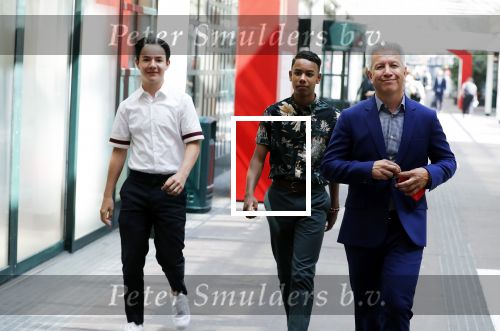 Amsterdam 12 juli 2018
Femke Halsema wordt thuis opgehaald en naar de stopera gebracht waar ze geinstalleerd wordt tot Burgemeester van Amsterdam. De man van Femke Robert Oey met hun zoon en een vriendje