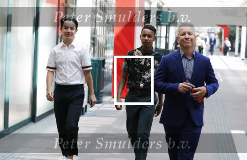 Amsterdam 12 juli 2018
Femke Halsema wordt thuis opgehaald en naar de stopera gebracht waar ze geinstalleerd wordt tot Burgemeester van Amsterdam. De man van Femke Robert Oey met hun zoon en een vriendje