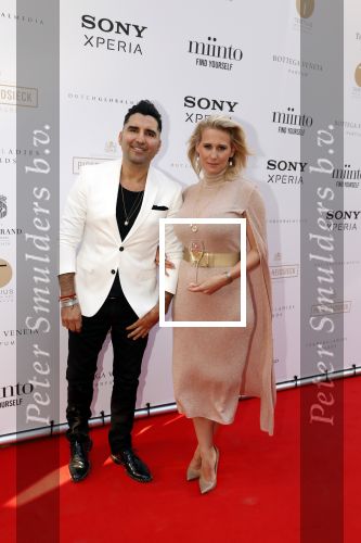 Amsterdam 10 juli 2018
Uitreiking leading ladies awards in hotel the Grand. Rodrigo Otazu met een kennis