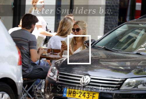 Amsterdam 19 juli 2018
Rick Brandsteder met zijn vriendin Roosje Kuizenga op terras.