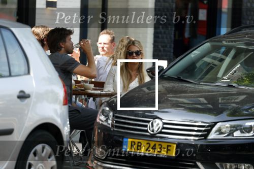 Amsterdam 19 juli 2018
Rick Brandsteder met zijn vriendin Roosje Kuizenga op terras.