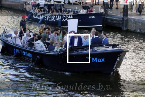 Amsterdam 29 juni 2018
Forum voor Democratie van Thierry Baudet varen met relaties door de grachten van Amsterdam . oa aanwezig Matthijs Albers Jort kelder (met eigen boot) Alwien Tulner Mat Herben Theo Hiddema en Ebru Umar.
