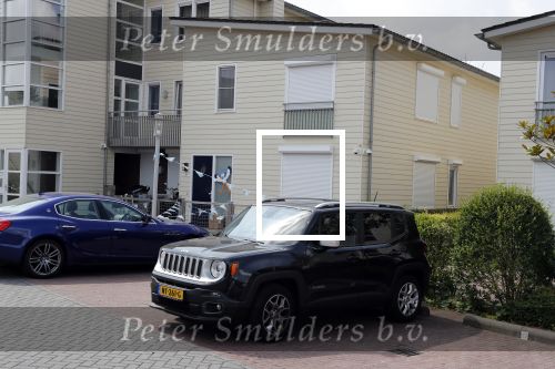 Vinkeveen 19 juli 2018
Erik Zwennes partner van Roxeanne Hazes laat hond uit. Huis is versierd ivm geboorte zoon.