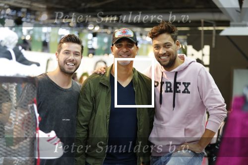 Amsterdam 9 juli 2018
Cris de Ravallet met Ruud Gullit en â€¦ in Pirex stand op de modefabriek.