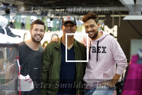 Amsterdam 9 juli 2018
Cris de Ravallet met Ruud Gullit en â€¦ in Pirex stand op de modefabriek.