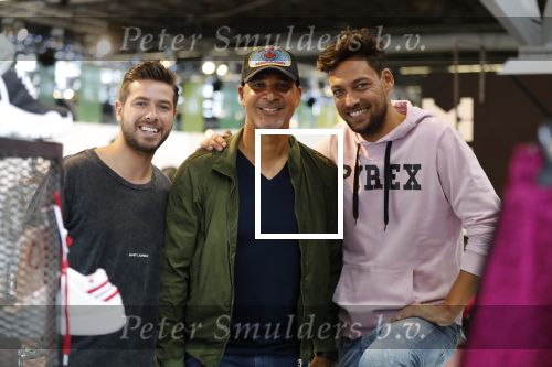 Amsterdam 9 juli 2018
Cris de Ravallet met Ruud Gullit en â€¦ in Pirex stand op de modefabriek.