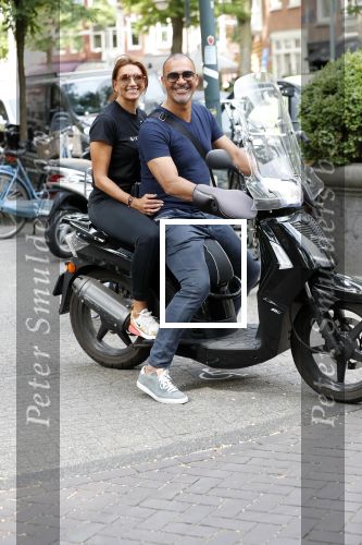 Amsterdam 18 juli 2018
Ruud Gullit en Karin de Rooij op scooter