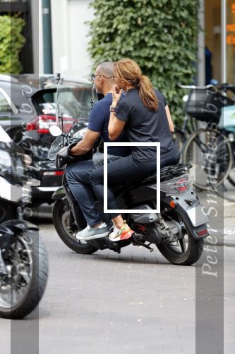 Amsterdam 18 juli 2018
Ruud Gullit en Karin de Rooij op scooter