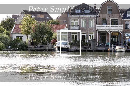 Weesp 4 juli 2018
Sara Kroos haar huis / huizen (de 2 linker) aan de vecht in Weesp