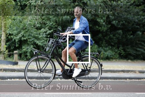 Amsterdam 6 juli 2018
Sascha Visser op de fiets in amsterdam zuid.
