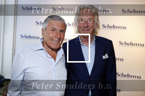 Amsterdam 7 juli 2018
Boekpresentatie Sjaak Swart bij Scheltema. Freek de Jonge reikt het eerste boek uit