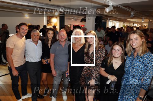 Amsterdam 7 juli 2018
Boekpresentatie Sjaak Swart bij Scheltema. Sjaak met zijn vrouw en kleinkinderen