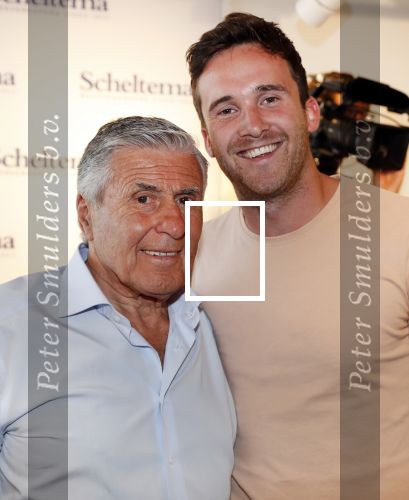 Amsterdam 7 juli 2018
Boekpresentatie Sjaak Swart bij Scheltema. Sjaak met kleinzoon Justin