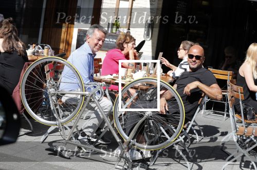 Amsterdam 5 juli 2018
Steve te Pas en Yves Gijraths op terras .