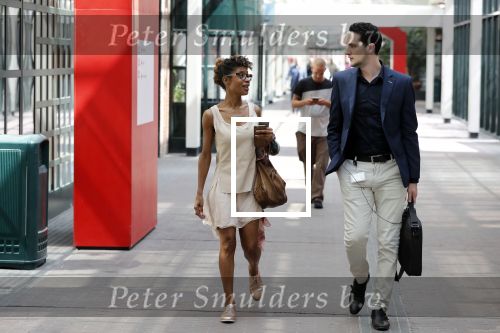 Amsterdam 12 juli 2018
Sylvana Simons loopt met collega door de stopera.