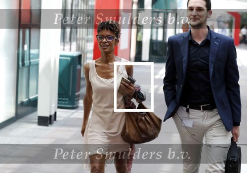 Amsterdam 12 juli 2018
Sylvana Simons loopt met collega door de stopera.