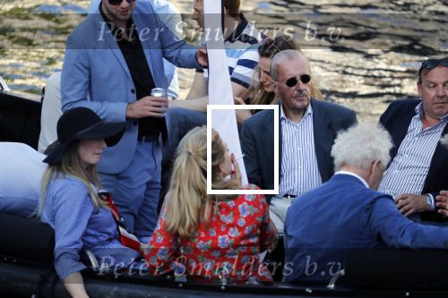 Amsterdam 29 juni 2018
Forum voor Democratie van Thierry Baudet varen met relaties door de grachten van Amsterdam . oa aanwezig Matthijs Albers Jort kelder (met eigen boot) Alwien Tulner Mat Herben Theo Hiddema en Ebru Umar.