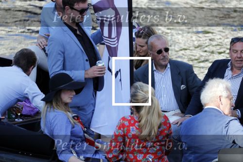 Amsterdam 29 juni 2018
Forum voor Democratie van Thierry Baudet varen met relaties door de grachten van Amsterdam . oa aanwezig Matthijs Albers Jort kelder (met eigen boot) Alwien Tulner Mat Herben Theo Hiddema en Ebru Umar.
