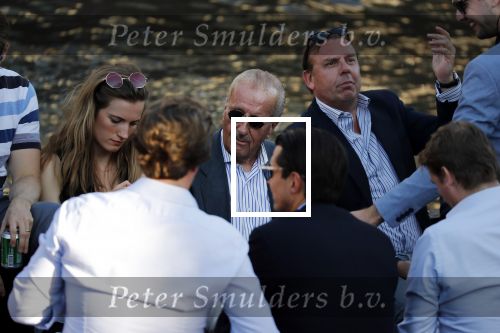 Amsterdam 29 juni 2018
Forum voor Democratie van Thierry Baudet varen met relaties door de grachten van Amsterdam . oa aanwezig Matthijs Albers Jort kelder (met eigen boot) Alwien Tulner Mat Herben Theo Hiddema en Ebru Umar.