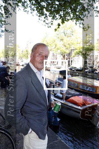 Amsterdam 29 juni 2018
Forum voor Democratie van Thierry Baudet varen met relaties door de grachten van Amsterdam . oa aanwezig Matthijs Albers Jort kelder (met eigen boot) Alwien Tulner Mat Herben Theo Hiddema en Ebru Umar.