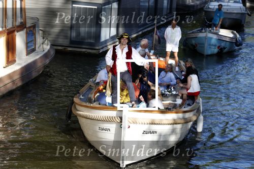 Amsterdam 29 juni 2018
Forum voor Democratie van Thierry Baudet varen met relaties door de grachten van Amsterdam . oa aanwezig Matthijs Albers Jort kelder (met eigen boot) Alwien Tulner Mat Herben Theo Hiddema en Ebru Umar.