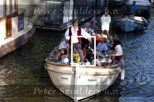 Amsterdam 29 juni 2018
Forum voor Democratie van Thierry Baudet varen met relaties door de grachten van Amsterdam . oa aanwezig Matthijs Albers Jort kelder (met eigen boot) Alwien Tulner Mat Herben Theo Hiddema en Ebru Umar.