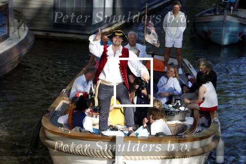 Amsterdam 29 juni 2018
Forum voor Democratie van Thierry Baudet varen met relaties door de grachten van Amsterdam . oa aanwezig Matthijs Albers Jort kelder (met eigen boot) Alwien Tulner Mat Herben Theo Hiddema en Ebru Umar.