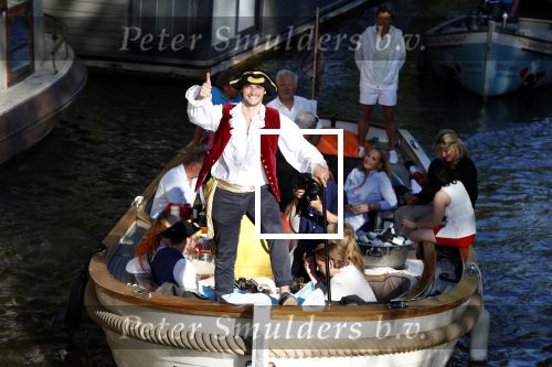 Amsterdam 29 juni 2018
Forum voor Democratie van Thierry Baudet varen met relaties door de grachten van Amsterdam . oa aanwezig Matthijs Albers Jort kelder (met eigen boot) Alwien Tulner Mat Herben Theo Hiddema en Ebru Umar.