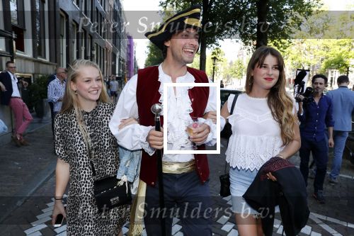 Amsterdam 29 juni 2018
Forum voor Democratie van Thierry Baudet varen met relaties door de grachten van Amsterdam . oa aanwezig Matthijs Albers Jort kelder (met eigen boot) Alwien Tulner Mat Herben Theo Hiddema en Ebru Umar.