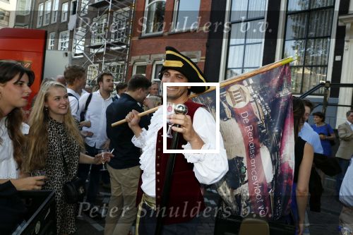 Amsterdam 29 juni 2018
Forum voor Democratie van Thierry Baudet varen met relaties door de grachten van Amsterdam . oa aanwezig Matthijs Albers Jort kelder (met eigen boot) Alwien Tulner Mat Herben Theo Hiddema en Ebru Umar.