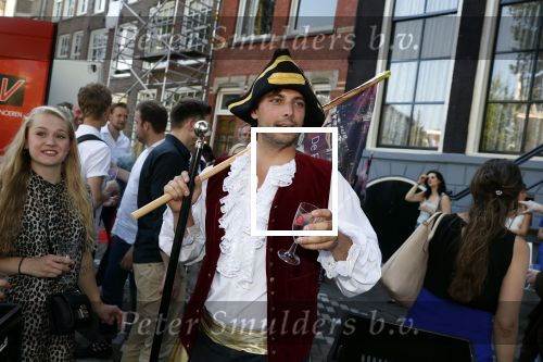 Amsterdam 29 juni 2018
Forum voor Democratie van Thierry Baudet varen met relaties door de grachten van Amsterdam . oa aanwezig Matthijs Albers Jort kelder (met eigen boot) Alwien Tulner Mat Herben Theo Hiddema en Ebru Umar.