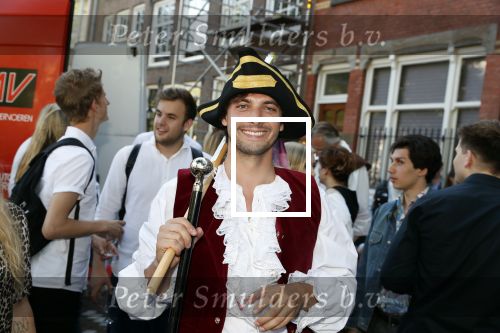 Amsterdam 29 juni 2018
Forum voor Democratie van Thierry Baudet varen met relaties door de grachten van Amsterdam . oa aanwezig Matthijs Albers Jort kelder (met eigen boot) Alwien Tulner Mat Herben Theo Hiddema en Ebru Umar.