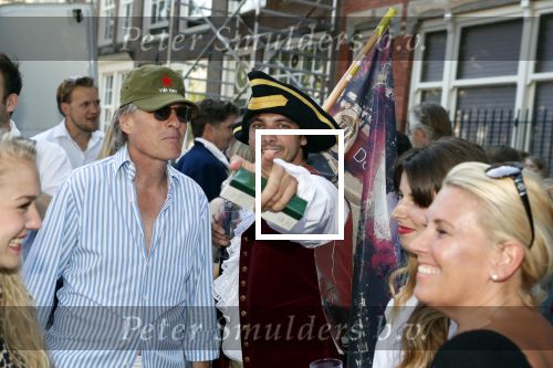 Amsterdam 29 juni 2018
Forum voor Democratie van Thierry Baudet varen met relaties door de grachten van Amsterdam . oa aanwezig Matthijs Albers Jort kelder (met eigen boot) Alwien Tulner Mat Herben Theo Hiddema en Ebru Umar.