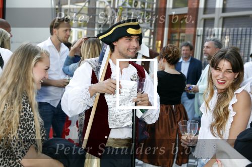 Amsterdam 29 juni 2018
Forum voor Democratie van Thierry Baudet varen met relaties door de grachten van Amsterdam . oa aanwezig Matthijs Albers Jort kelder (met eigen boot) Alwien Tulner Mat Herben Theo Hiddema en Ebru Umar.