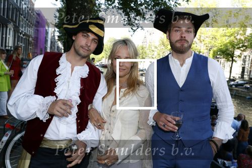 Amsterdam 29 juni 2018
Forum voor Democratie van Thierry Baudet varen met relaties door de grachten van Amsterdam . oa aanwezig Matthijs Albers Jort kelder (met eigen boot) Alwien Tulner Mat Herben Theo Hiddema en Ebru Umar.