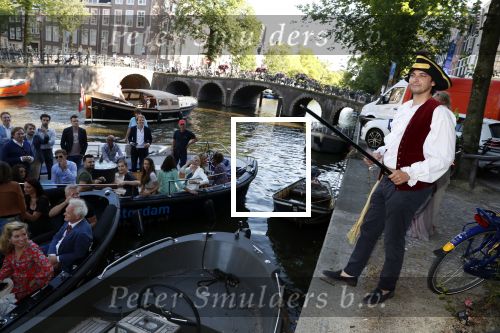 Amsterdam 29 juni 2018
Forum voor Democratie van Thierry Baudet varen met relaties door de grachten van Amsterdam . oa aanwezig Matthijs Albers Jort kelder (met eigen boot) Alwien Tulner Mat Herben Theo Hiddema en Ebru Umar.