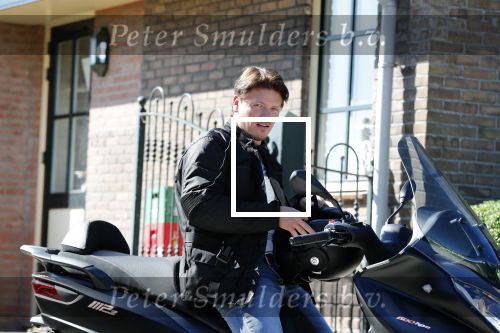 Vinkeveen 29 juni 2018
Thomas Berge op zijn nieuwe MP3 piaggio motor.