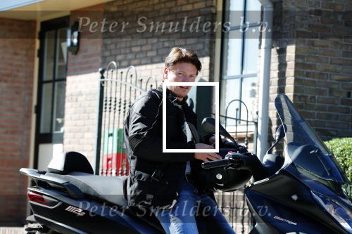 Vinkeveen 29 juni 2018
Thomas Berge op zijn nieuwe MP3 piaggio motor.