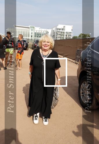 Amsterdam 6 juli 2018
Gordon viert zijn 50e verjaardag bij de Harbour Club en gaat daarna varen met de roze MS de Jordaan.