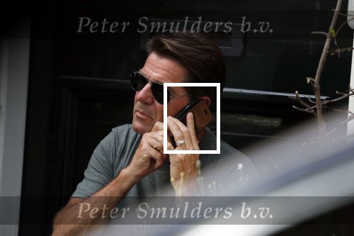 Amsterdam 29 juni 2018
Twan Huys zit voor zijn huis te bellen.