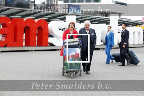 Amsterdam, 25 Juni 2018 
Schiphol.
Willirord Frequin met zijn vriendin Gesina Lodewijkxs
 voor vertrek voor een nieuw TV programma voor 4 weken.