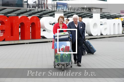 Amsterdam, 25 Juni 2018 
Schiphol.
Willirord Frequin met zijn vriendin Gesina Lodewijkxs
 voor vertrek voor een nieuw TV programma voor 4 weken.