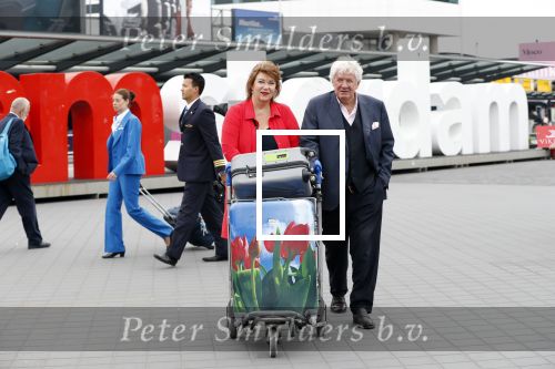 Amsterdam, 25 Juni 2018 
Schiphol.
Willirord Frequin met zijn vriendin Gesina Lodewijkxs
 voor vertrek voor een nieuw TV programma voor 4 weken.