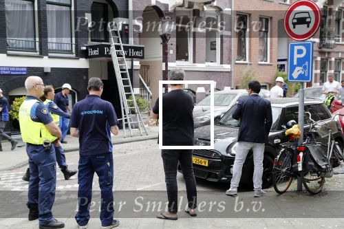 Amsterdam 6 juli 2019
In de v Eeghenstraat is er een bom af gegaan. Leco v Zadelhoff woont er bijna naast.